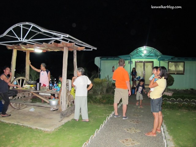 This accommodation comes with its own picnic hut and table. And a manicured lawn. 