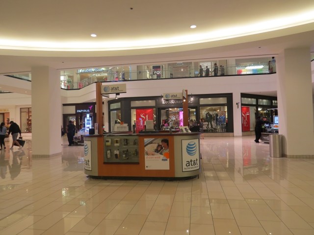 AT&T at Glendale Galleria